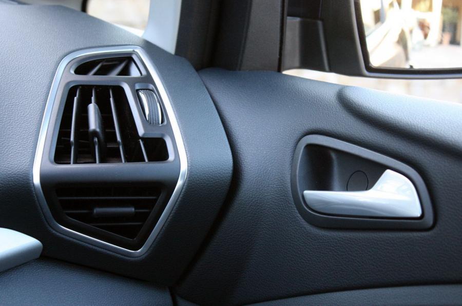  Ford Grand C-Max 2012 года  (фото 20 из 50)